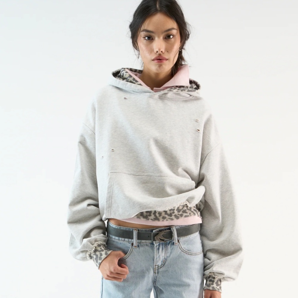 Stylish Gray Women's Hoodie with Leopard Details